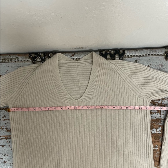 Vince Wool And Cashmere Sweater - Picture 8 of 11